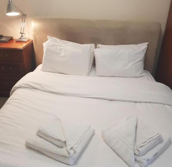 ベーシックルーム, Marsh Farm