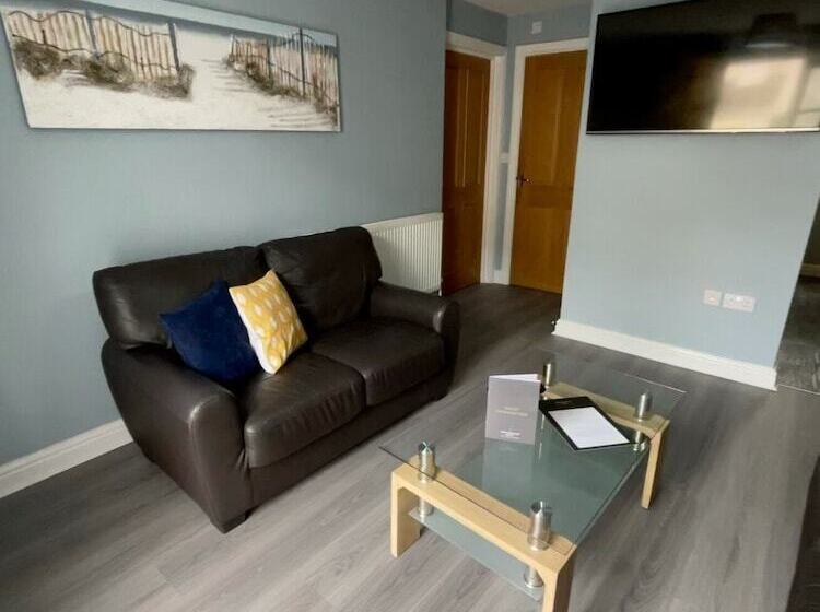 Apartamento 2 Dormitórios, Norton House Hotel   Mumbles