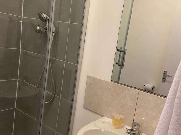 标准间, Palace Court