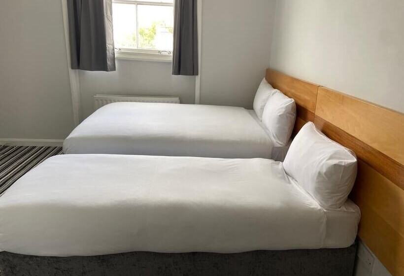 标准三人间, Palace Court