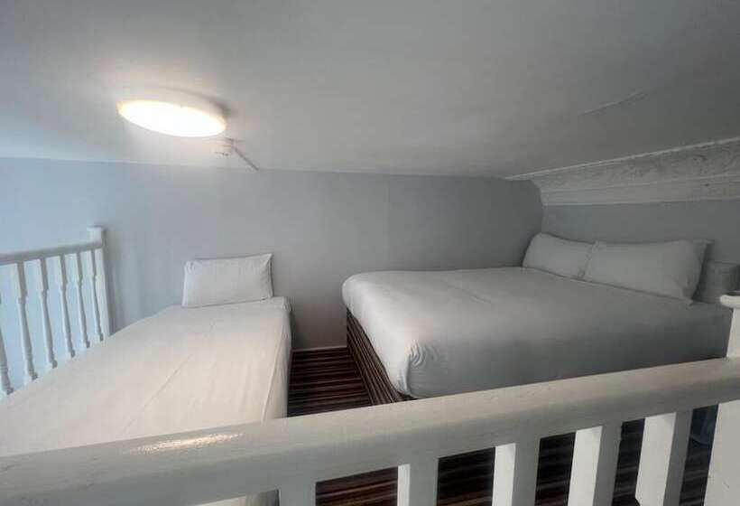 Четырехместный Номер Стандарт, Palace Court