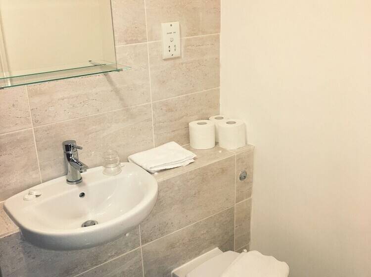 家庭间, Palace Court