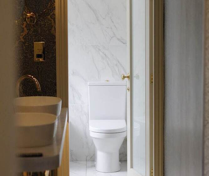 جناح جونيور, Oaklands Hall Hotel Sure Hotel Collection By Best Western