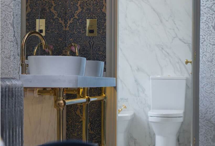 جناح جونيور, Oaklands Hall Hotel Sure Hotel Collection By Best Western