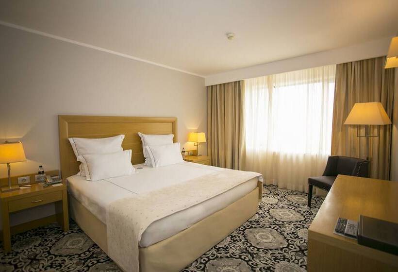 小型套房, Marinela Sofia