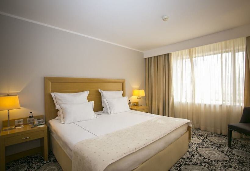 小型套房, Marinela Sofia