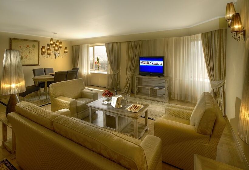 总统套房, Marinela Sofia