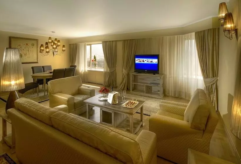 Suite Presidenziale, Marinela Sofia
