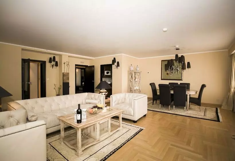 Suite Presidenziale, Marinela Sofia