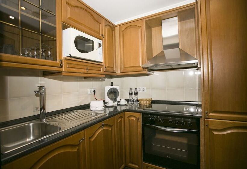 总统套房, Marinela Sofia