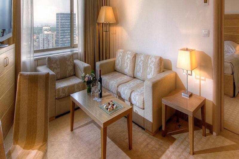 小型套房, Marinela Sofia