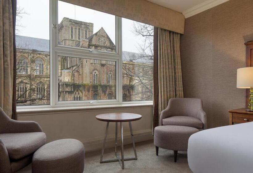 Номер Стандарт, Mercure Winchester Wessex