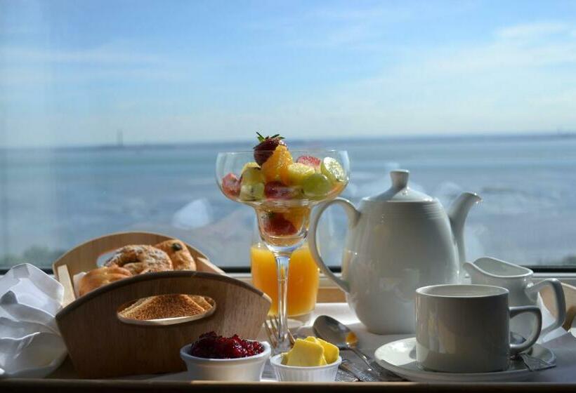 三人经典房间, Muthu Westcliff