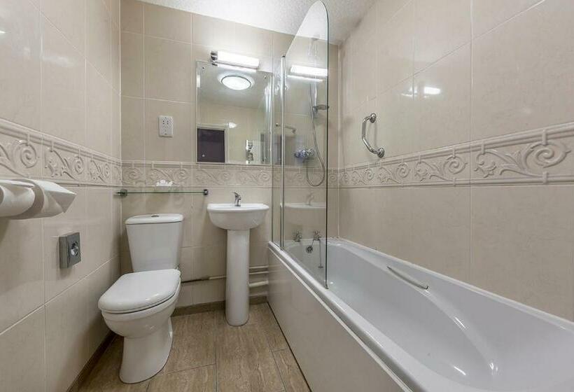 三人经典房间, Muthu Westcliff