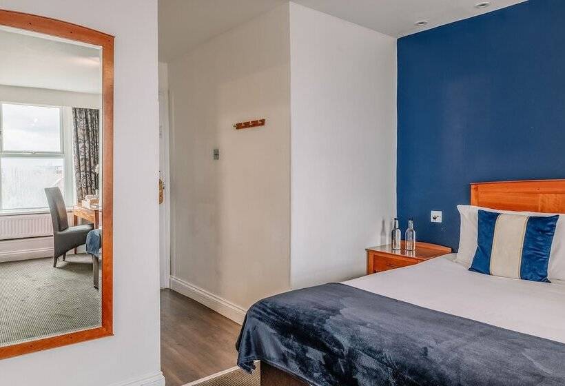 三人经典房间, Muthu Westcliff