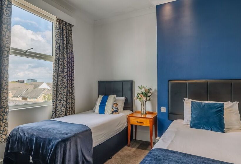 家庭间, Muthu Westcliff