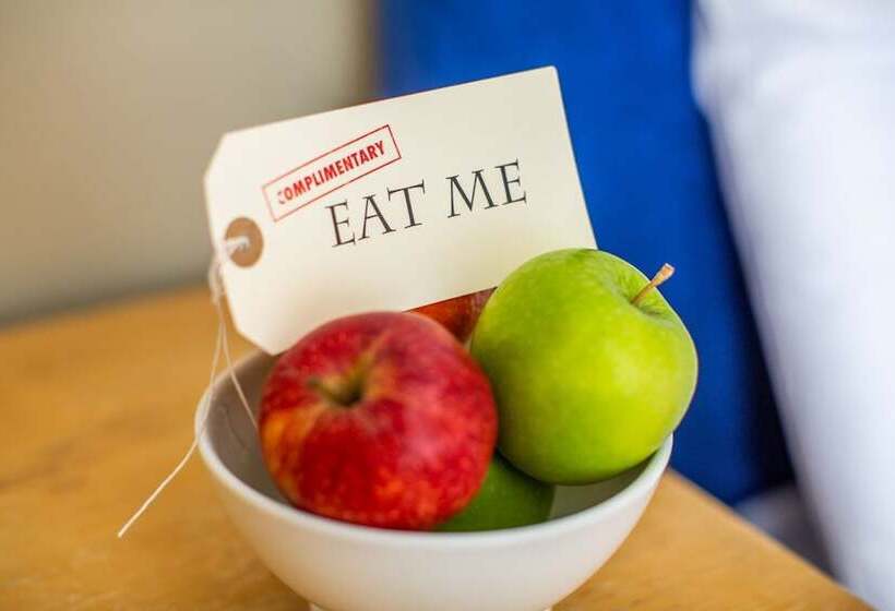 스탠다드 룸, The Rodney