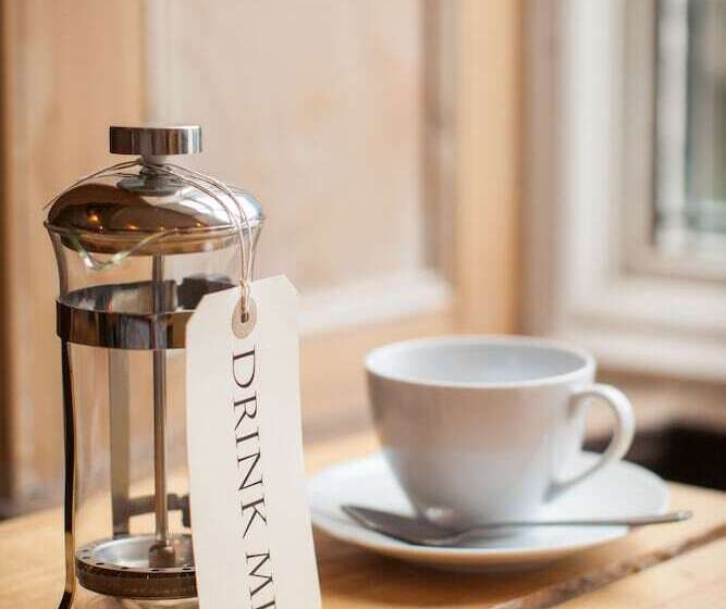 스탠다드 룸, The Rodney