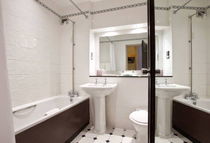 جناح, Stourport Manor