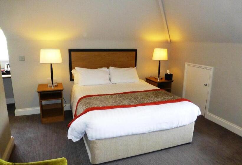 חדר משפחתי, The Riverside House