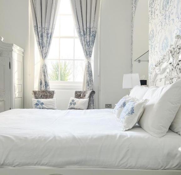 סוויטה, The Riverside House