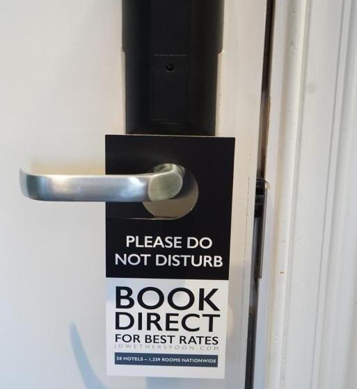 패밀리 룸, The Swan