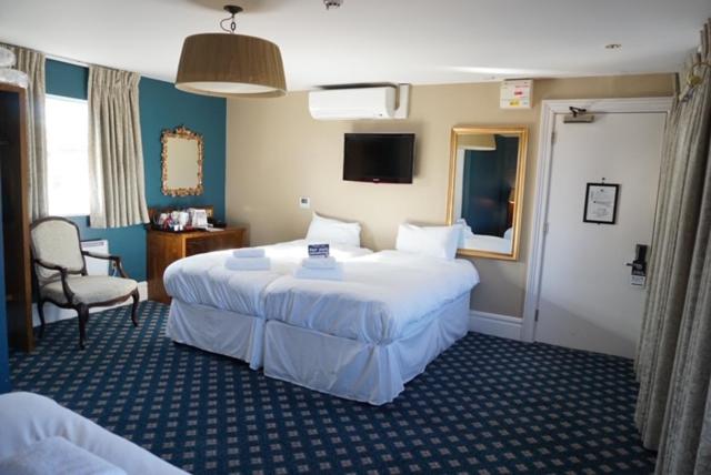 패밀리 룸, The Swan