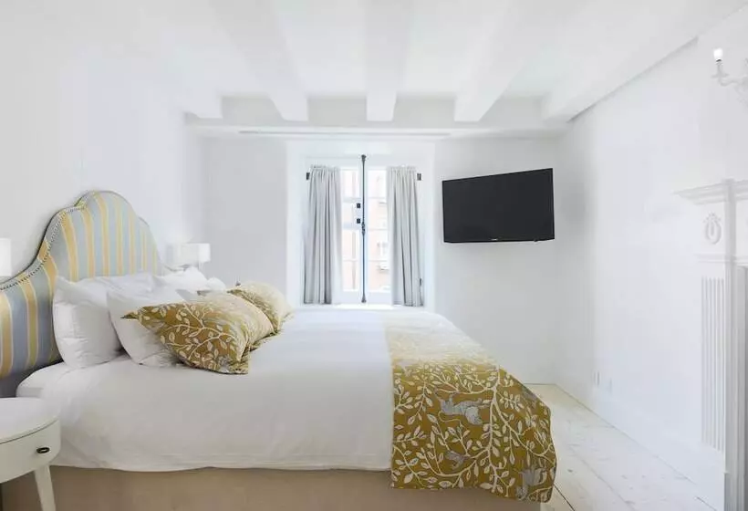 ジュニアスイート, Auberge Saintantoine