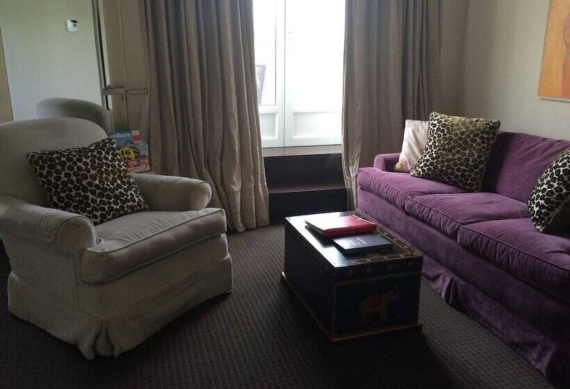 سوییت جونیور, Auberge Saintantoine