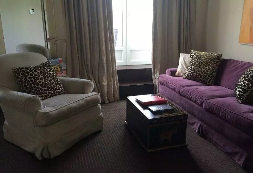 ジュニアスイート, Auberge Saintantoine