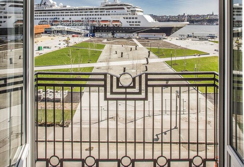 اتاق لوکس با تخت بزرگ, Auberge Saintantoine