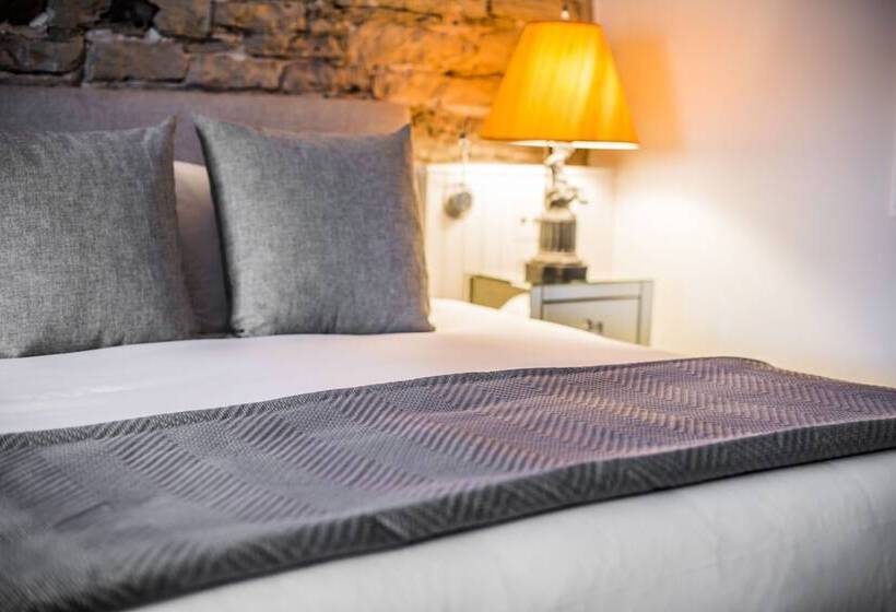 اتاق لوکس با تخت بزرگ, Auberge Saintantoine