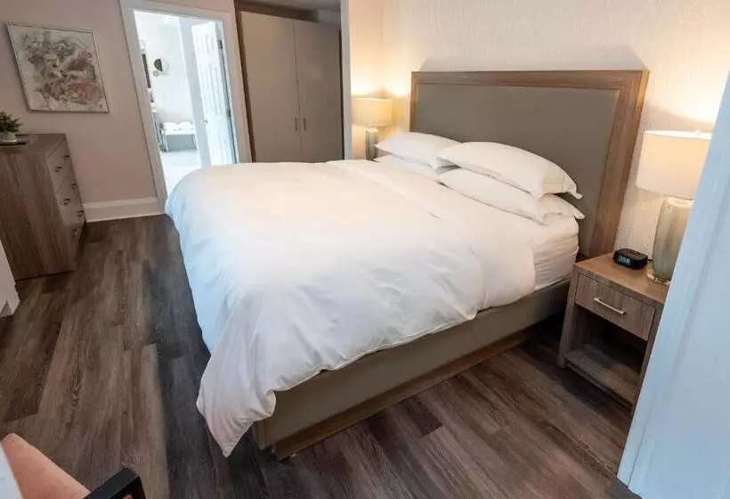 Deluxe Suite King Bed, The Glenerin Inn