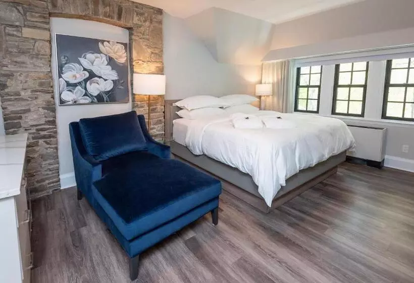 Deluxe Suite King Bed, The Glenerin Inn