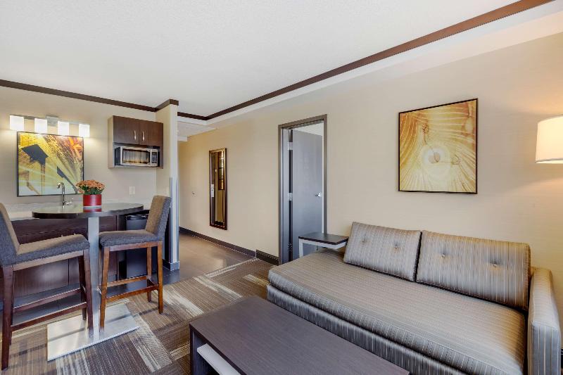 キングサイズベッドのスイートルーム, Best Western Plus Edmonton Airport