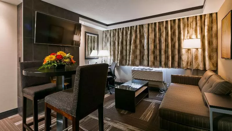سوئیت با تخت بزرگ, Best Western Plus Edmonton Airport