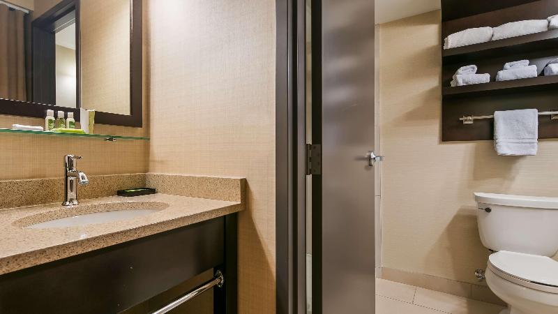 キングサイズベッドのスイートルーム, Best Western Plus Edmonton Airport