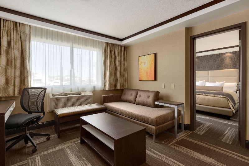 キングサイズベッドのスイートルーム, Best Western Plus Edmonton Airport
