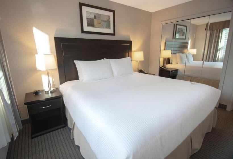 キングサイズベッドのスイートルーム, Coast Calgary Downtown Hotel & Suites By Apa