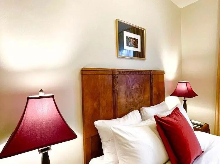 اتاق اکونومی یک تخته, Manoir D Auteuil