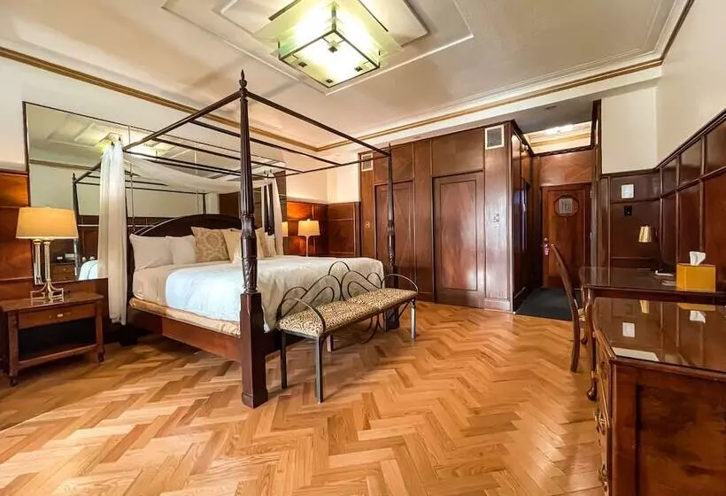 سوییت اجرایی, Manoir D Auteuil