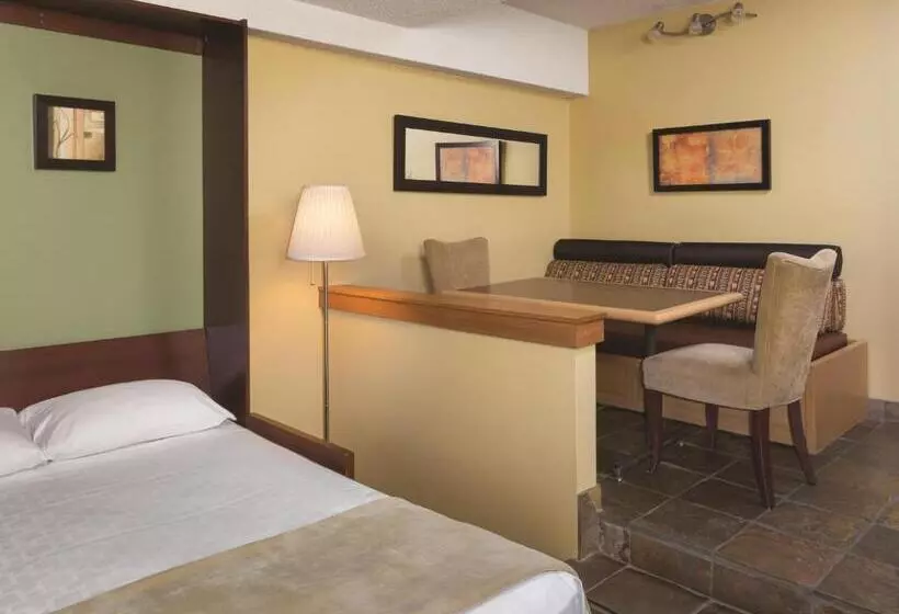 استودیوی استاندارد, Mountainside Lodge