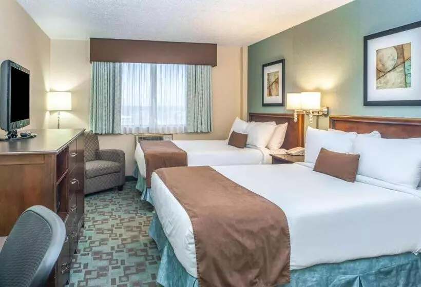 اتاق استاندارد, Ramada By Wyndham Saskatoon