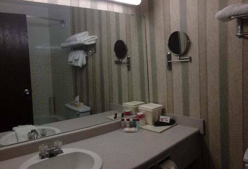 带大床的复式套间, Ramada By Wyndham Saskatoon