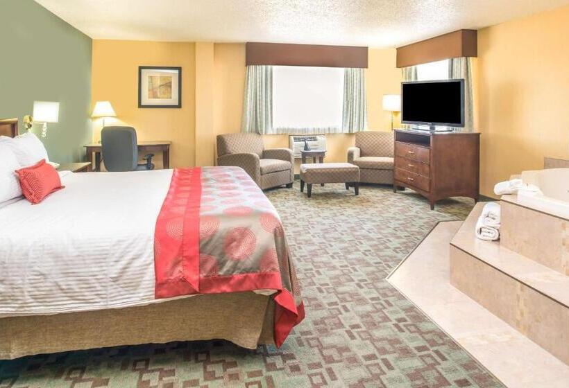 带大床的复式套间, Ramada By Wyndham Saskatoon