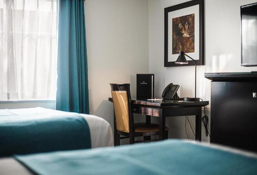 Номер Стандартный Кровать Куин, Ramada By Wyndham Surrey/langley