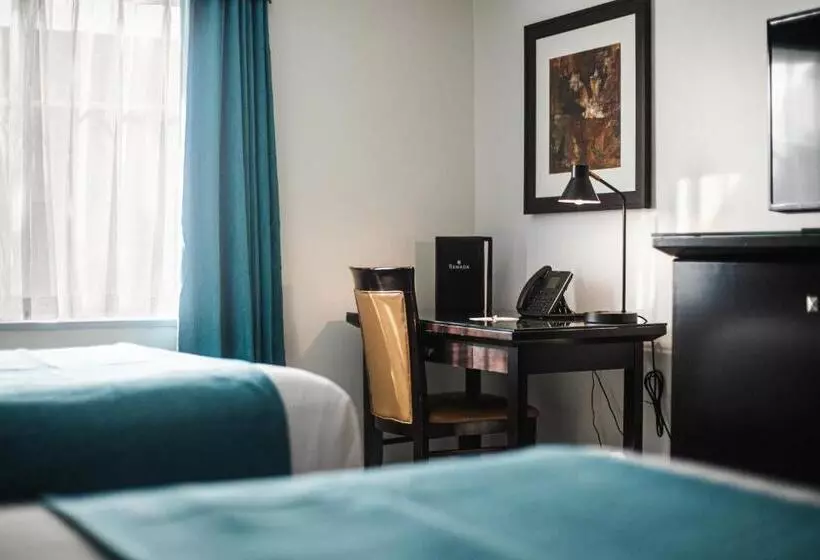 اتاق استاندارد با تخت دو نفره بزرگ, Ramada By Wyndham Surrey/langley