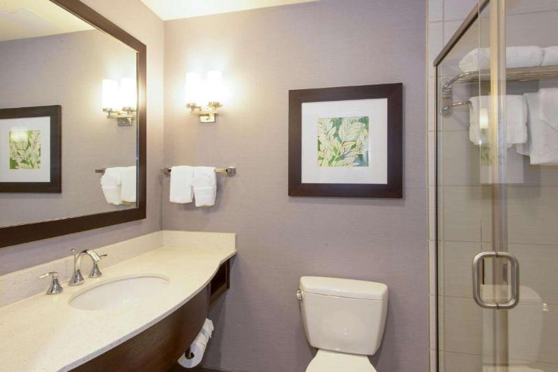 Номер Стандартный Кровать Куин, Ramada By Wyndham Surrey/langley