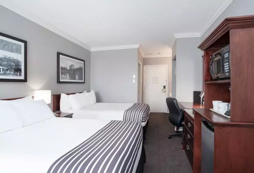 ２ダブルベッドのスタンダードルーム, Sandman Inn Kamloops