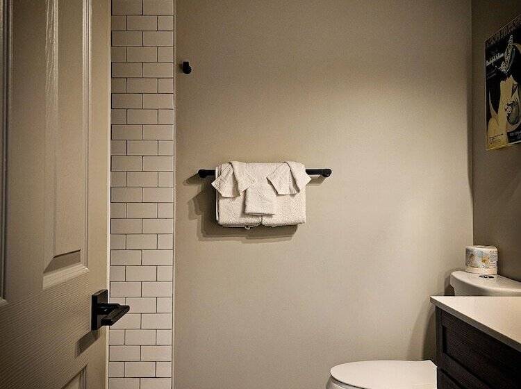 수피리어 룸, The Baker